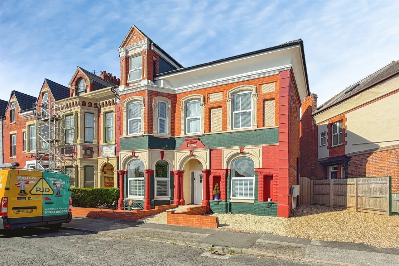 2 bed flat for sale, Wilton Road, Hornsea, HU18