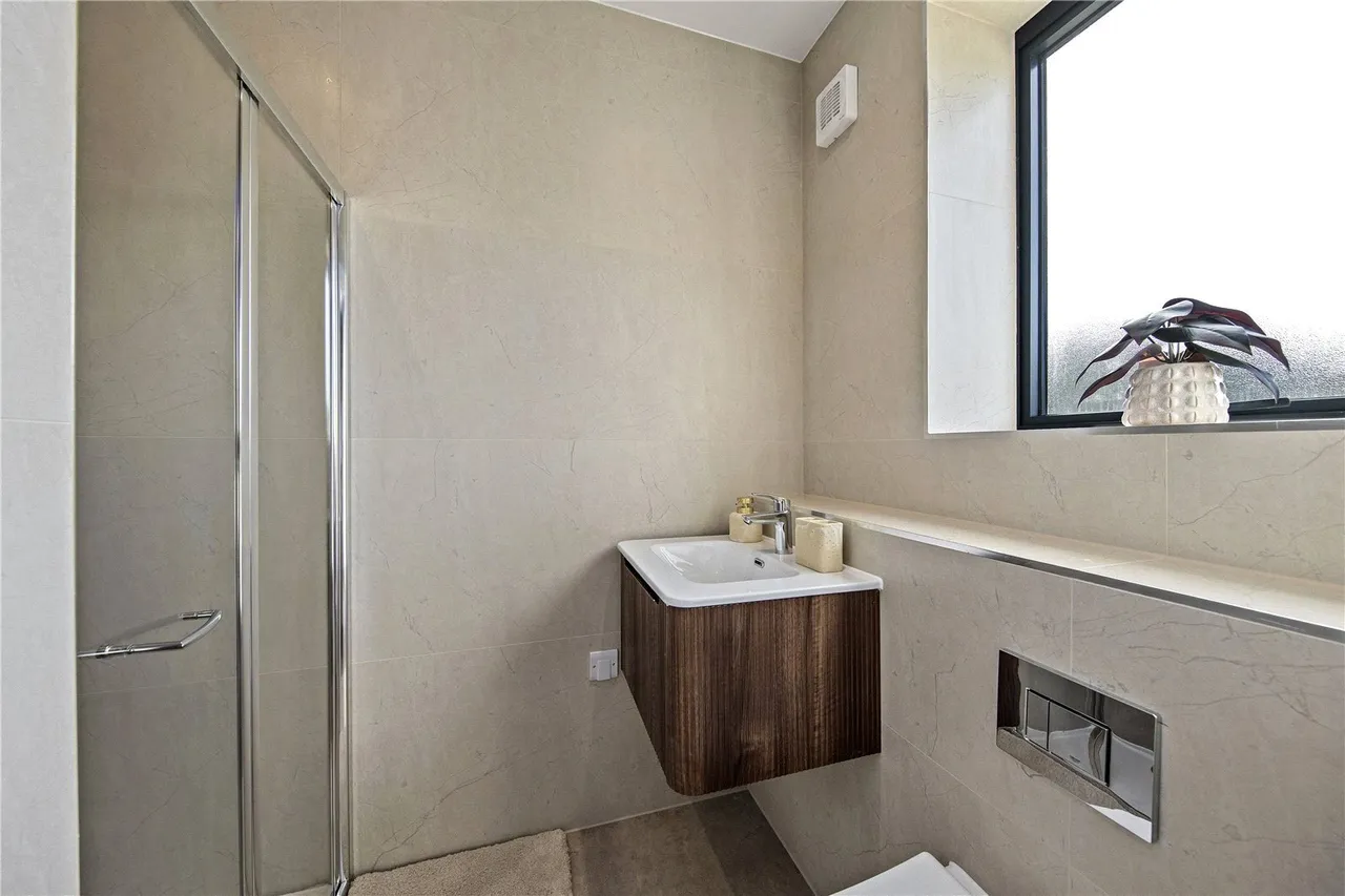 Field Road, Feltham, TW14, photo 13
