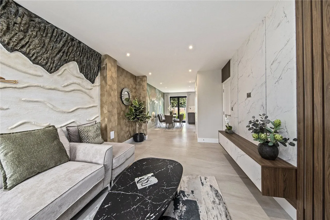Field Road, Feltham, TW14, photo 6