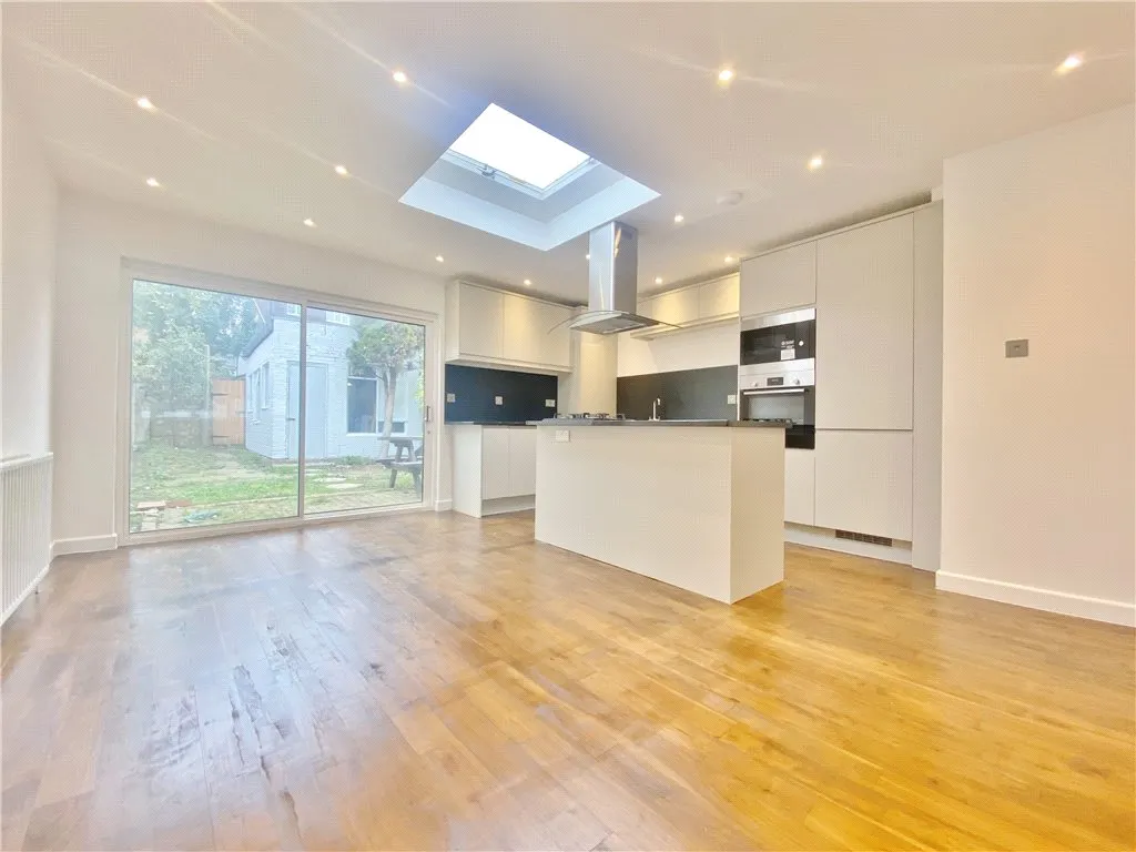 3 bed house to rent, Lincoln Avenue, Twickenham, TW2