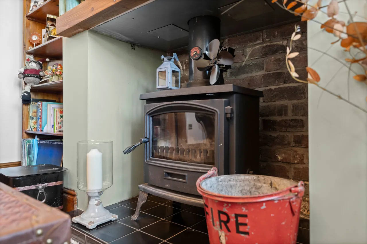 Knotts Houses, Leigh, WN7, photo 5