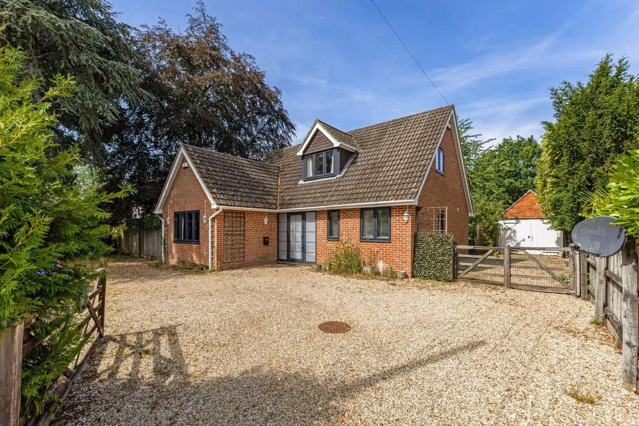 3 bed house for sale, Lyndhurst Road, Brockenhurst, SO42