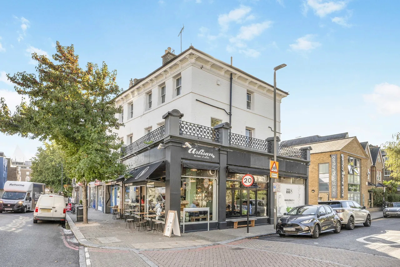 2 bed flat to rent, Upper Richmond Road, London, SW15