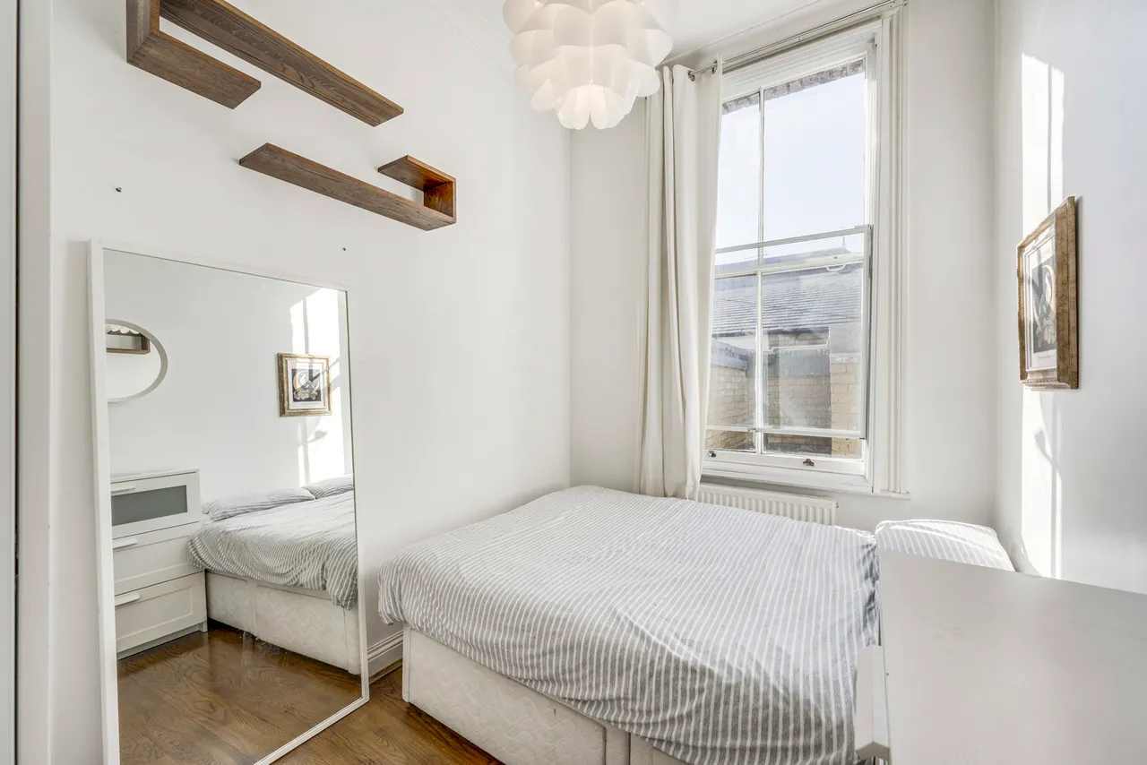 Upper Richmond Road, London, SW15, photo 12