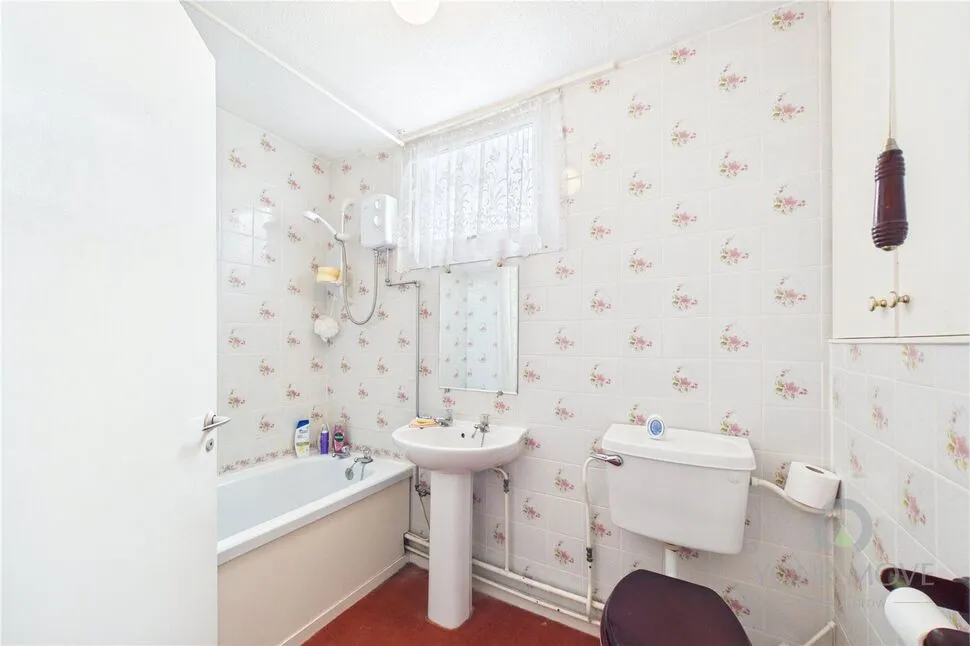 Longueville Court, Lumbertubs, Northampton, NN3, photo 9