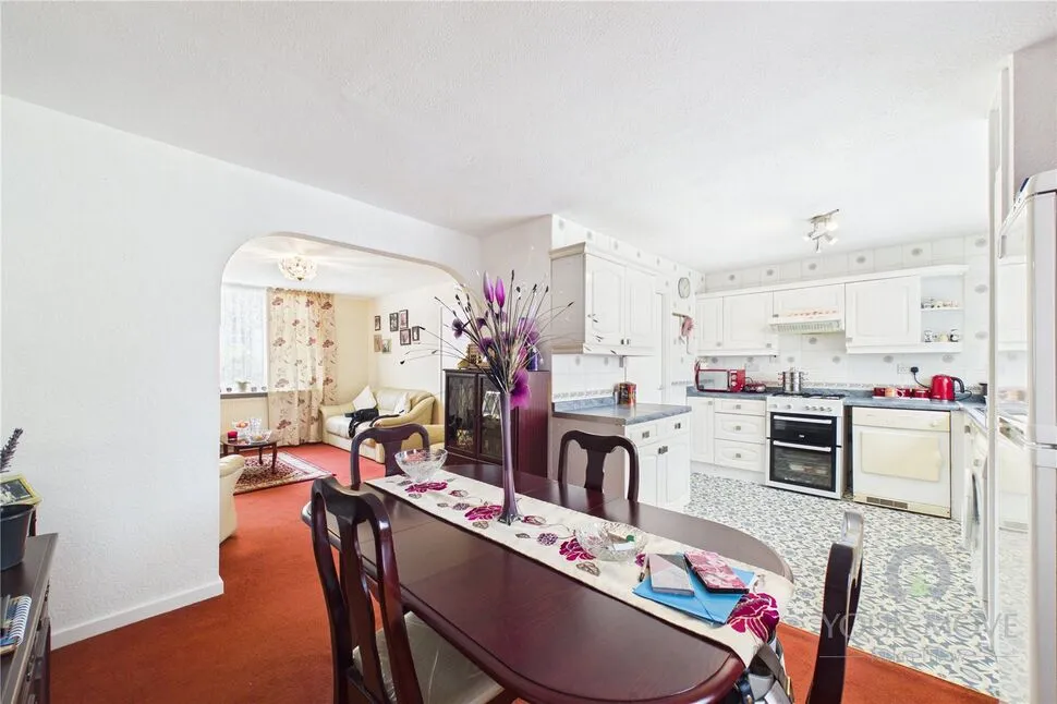 Longueville Court, Lumbertubs, Northampton, NN3, photo 5