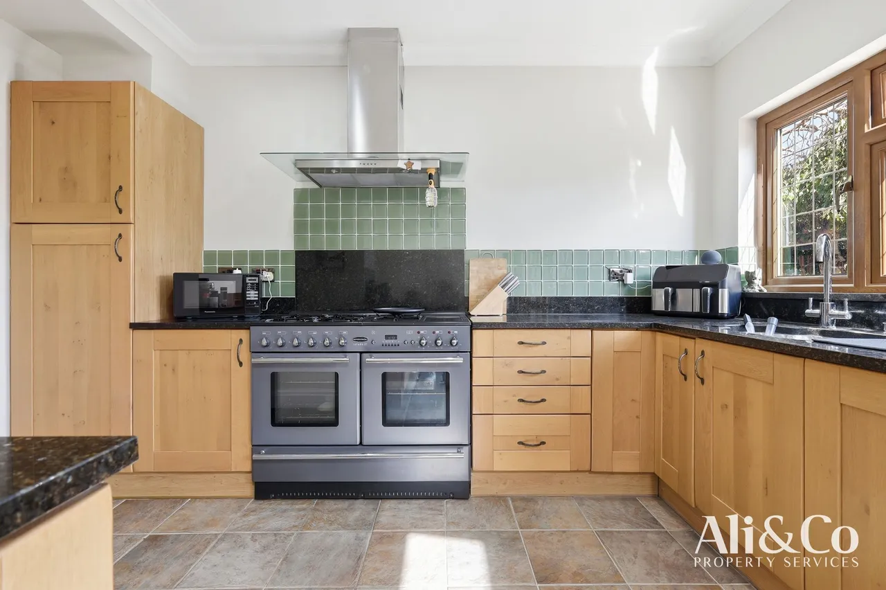 Lenmore Avenue, Grays, Essex, RM17 5NZ, photo 4