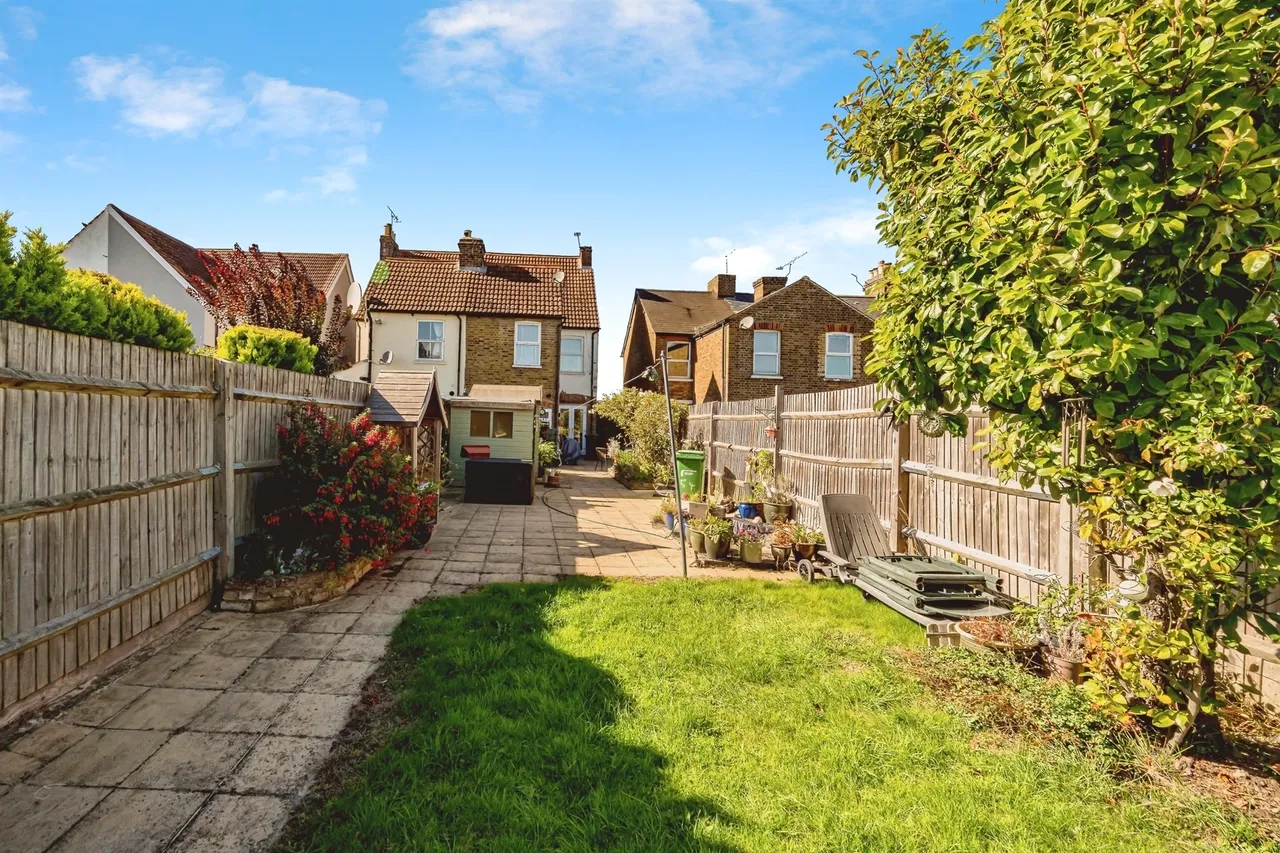 4 bed house for sale — Willoughby Road, Slough