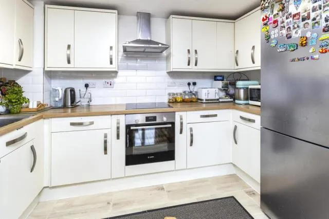 Bath Road, Slough, SL1, photo 12