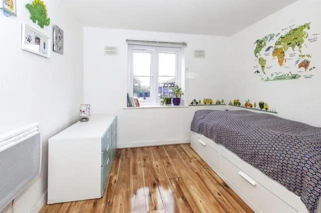 Bath Road, Slough, SL1, photo 16