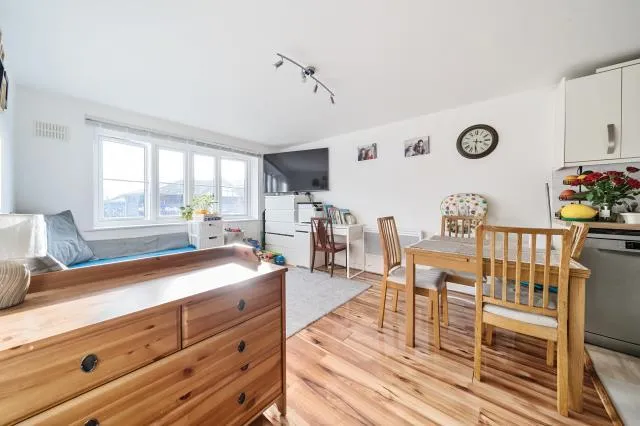 Bath Road, Slough, SL1, photo 21