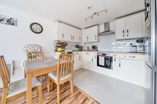 Bath Road, Slough, SL1, photo 20