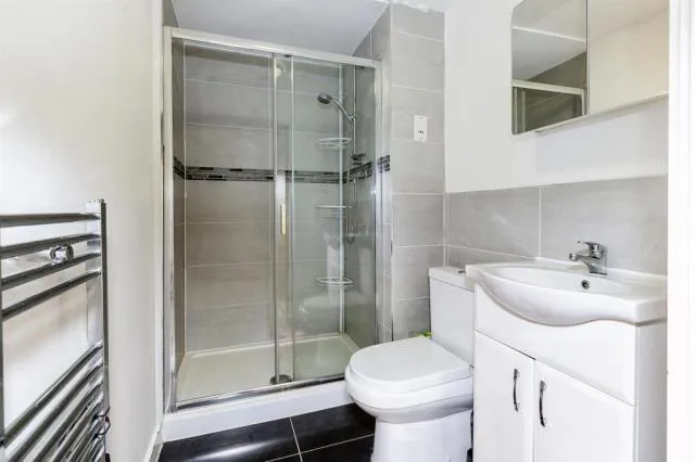 Bath Road, Slough, SL1, photo 17