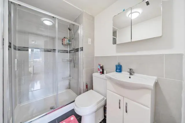 Bath Road, Slough, SL1, photo 3