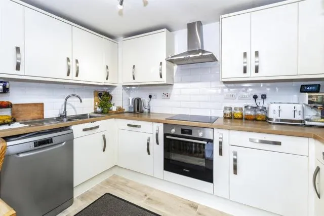 Bath Road, Slough, SL1, photo 10
