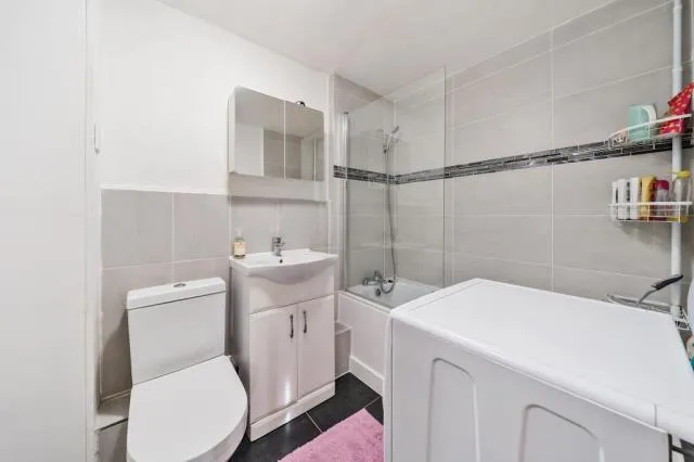 Bath Road, Slough, SL1, photo 4