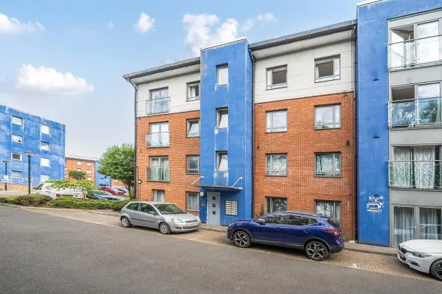 2 bed flat for sale, Cleeve Way, Sutton, SM1