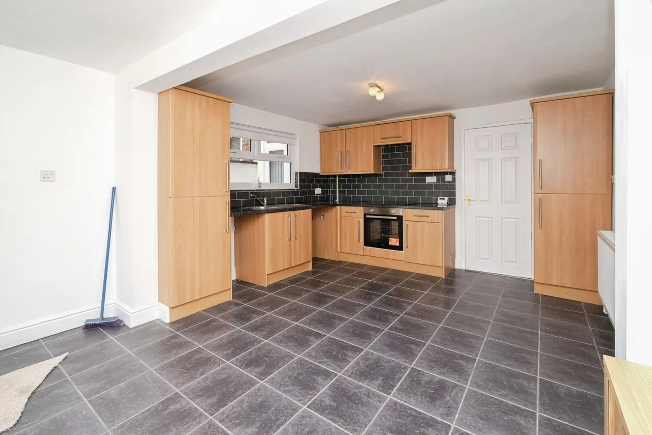 Lisburn Lane, L13, photo 10