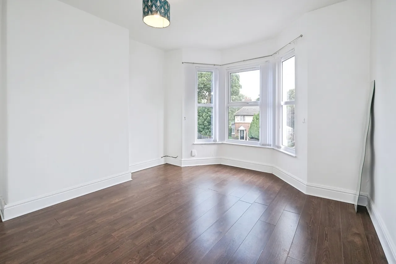 Lisburn Lane, L13, photo 13