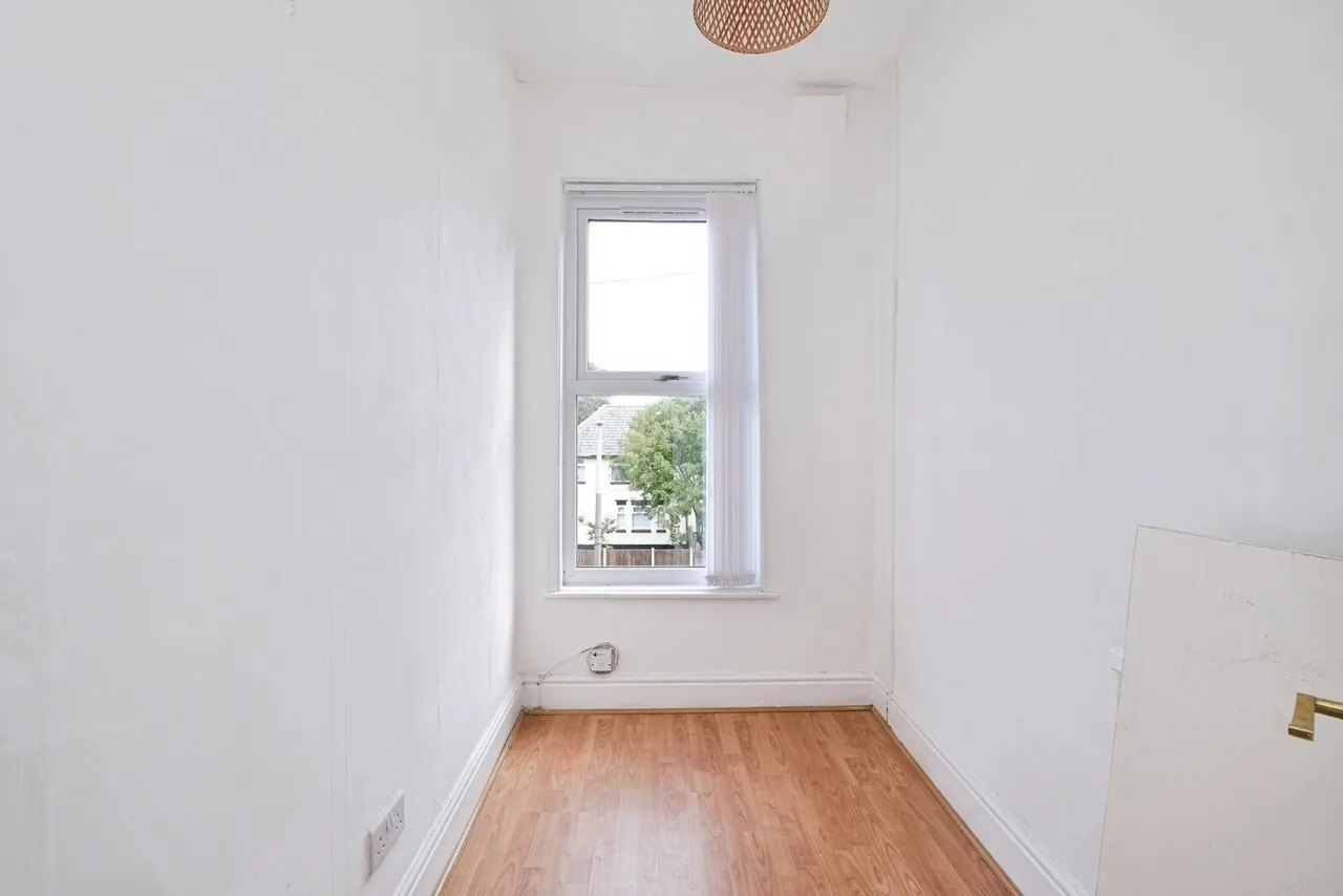 Lisburn Lane, L13, photo 18