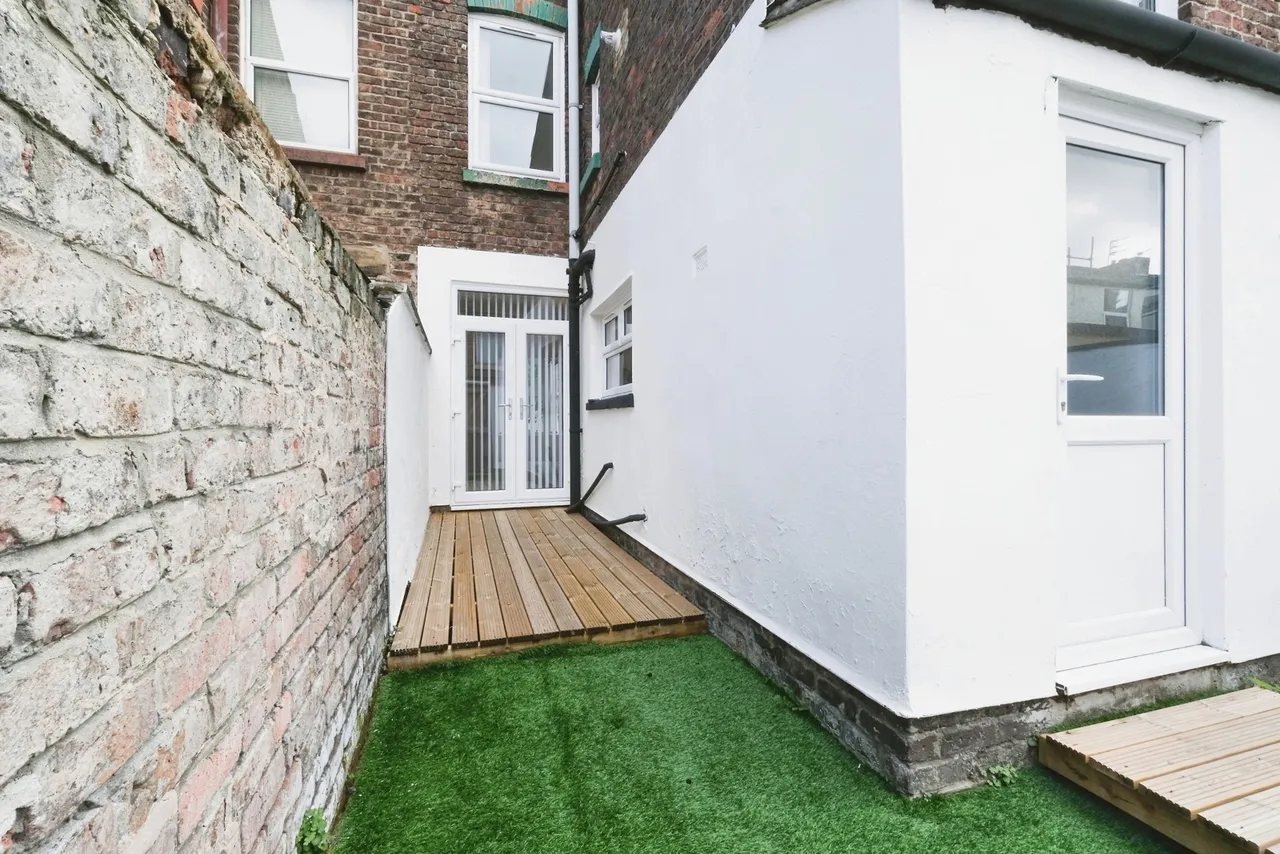 Lisburn Lane, L13, photo 19
