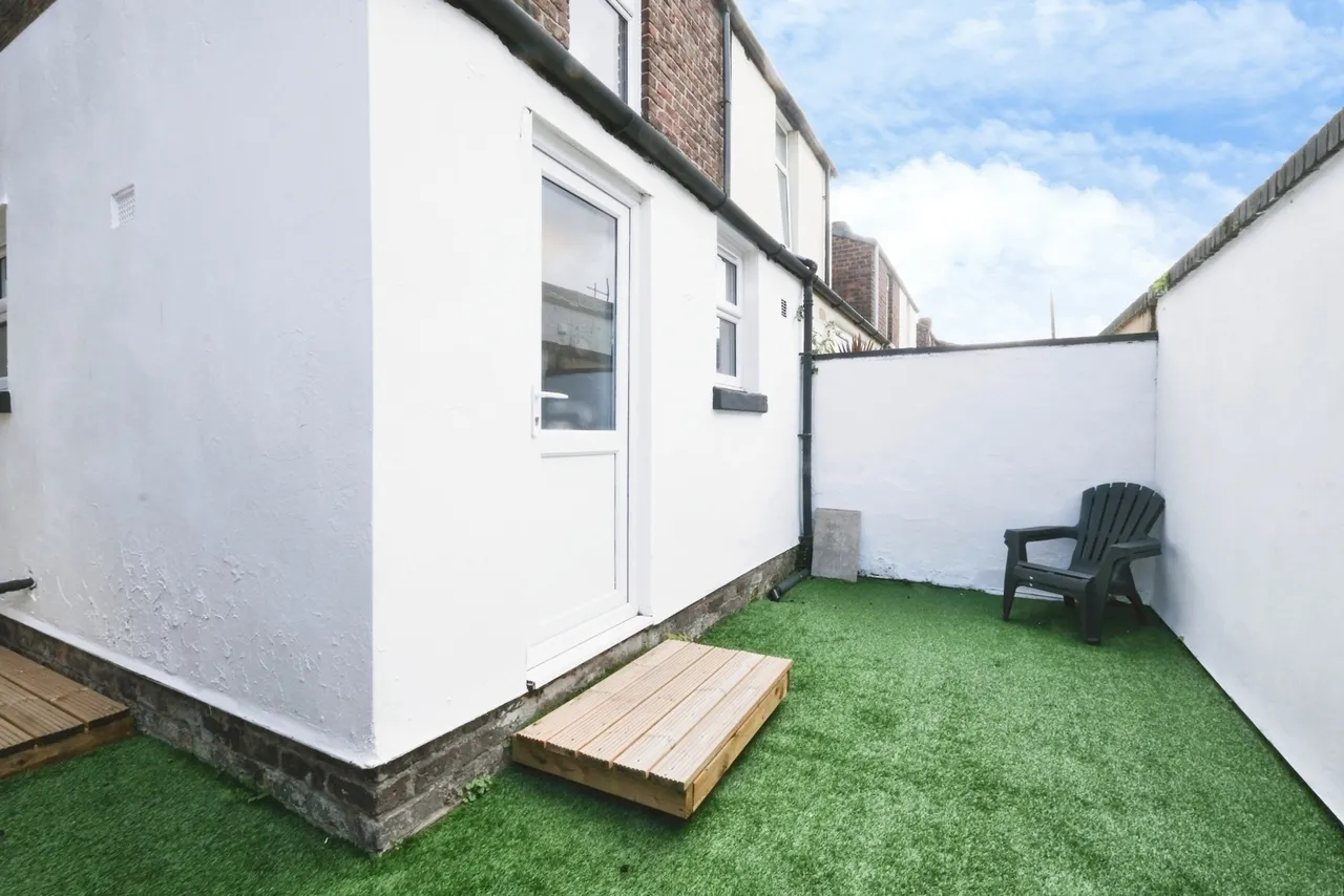 Lisburn Lane, L13, photo 20