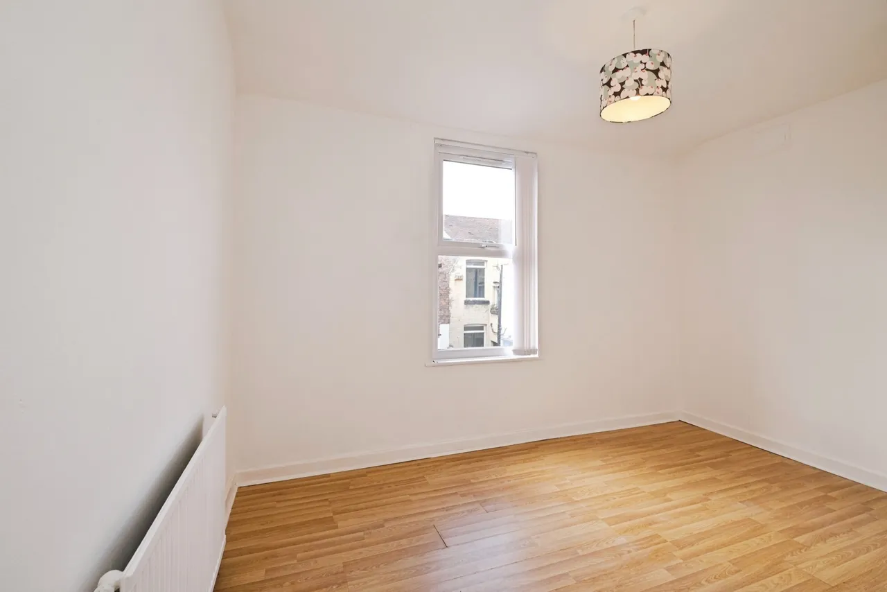 Lisburn Lane, L13, photo 16