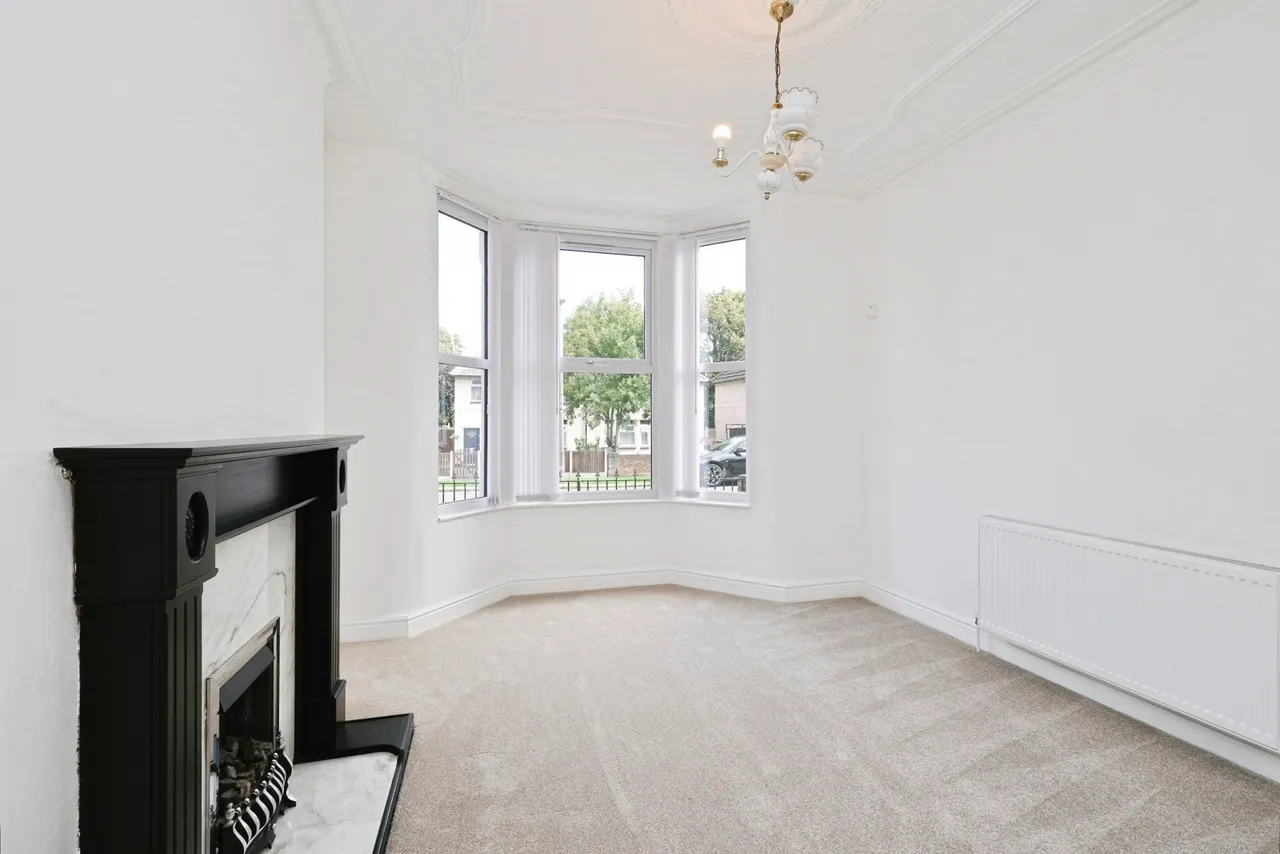 Lisburn Lane, L13, photo 4