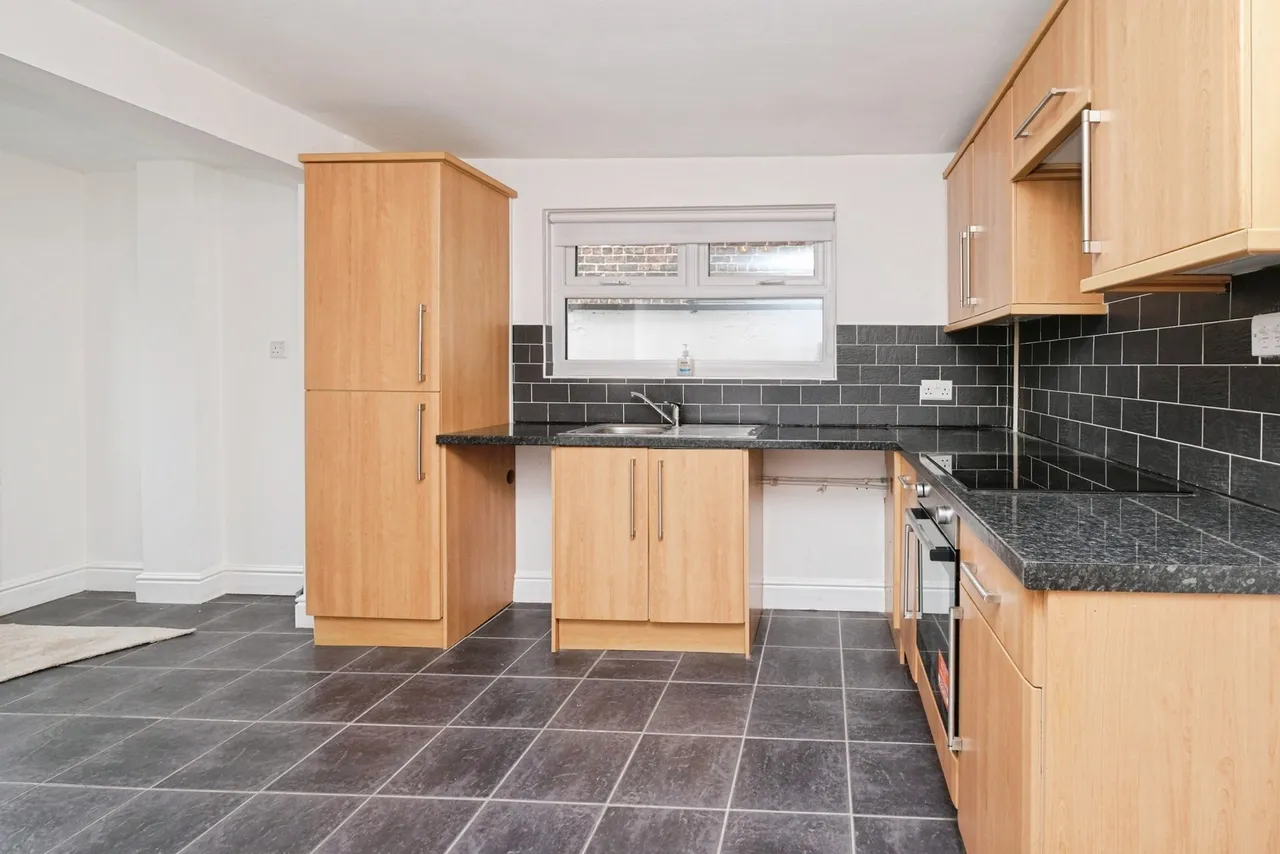 Lisburn Lane, L13, photo 8