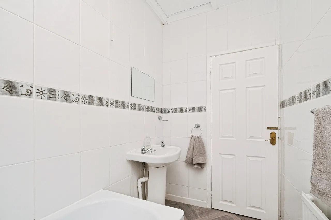 Lisburn Lane, L13, photo 12