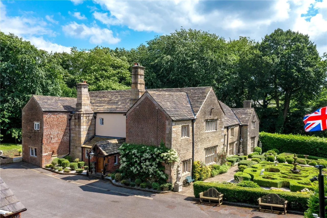 9 bed house for sale, Featherstall Road, Littleborough