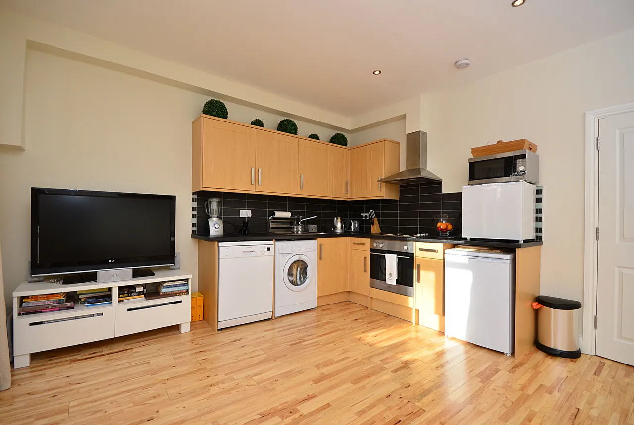 Flat 3, 470 Chiswick High Road, London, photo 4