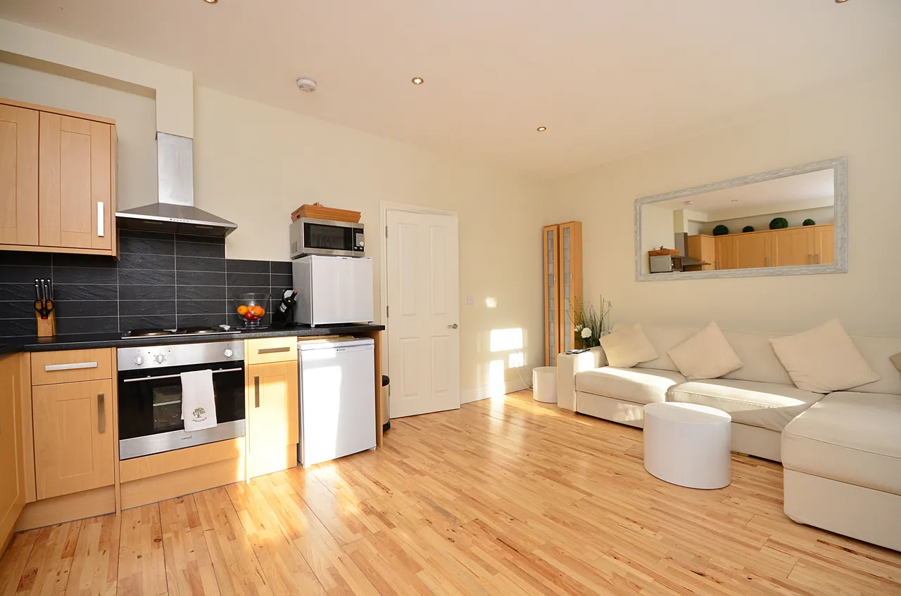 Flat 3, 470 Chiswick High Road, London, photo 5