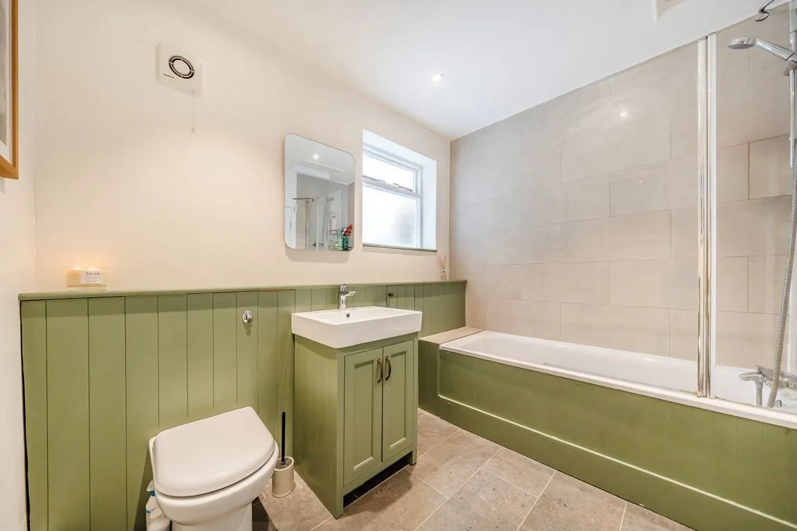 Balham High Road, SW12, photo 6