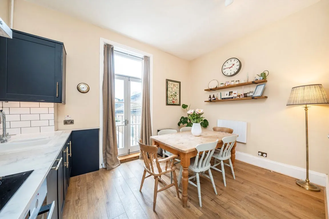 Balham High Road, SW12, photo 4