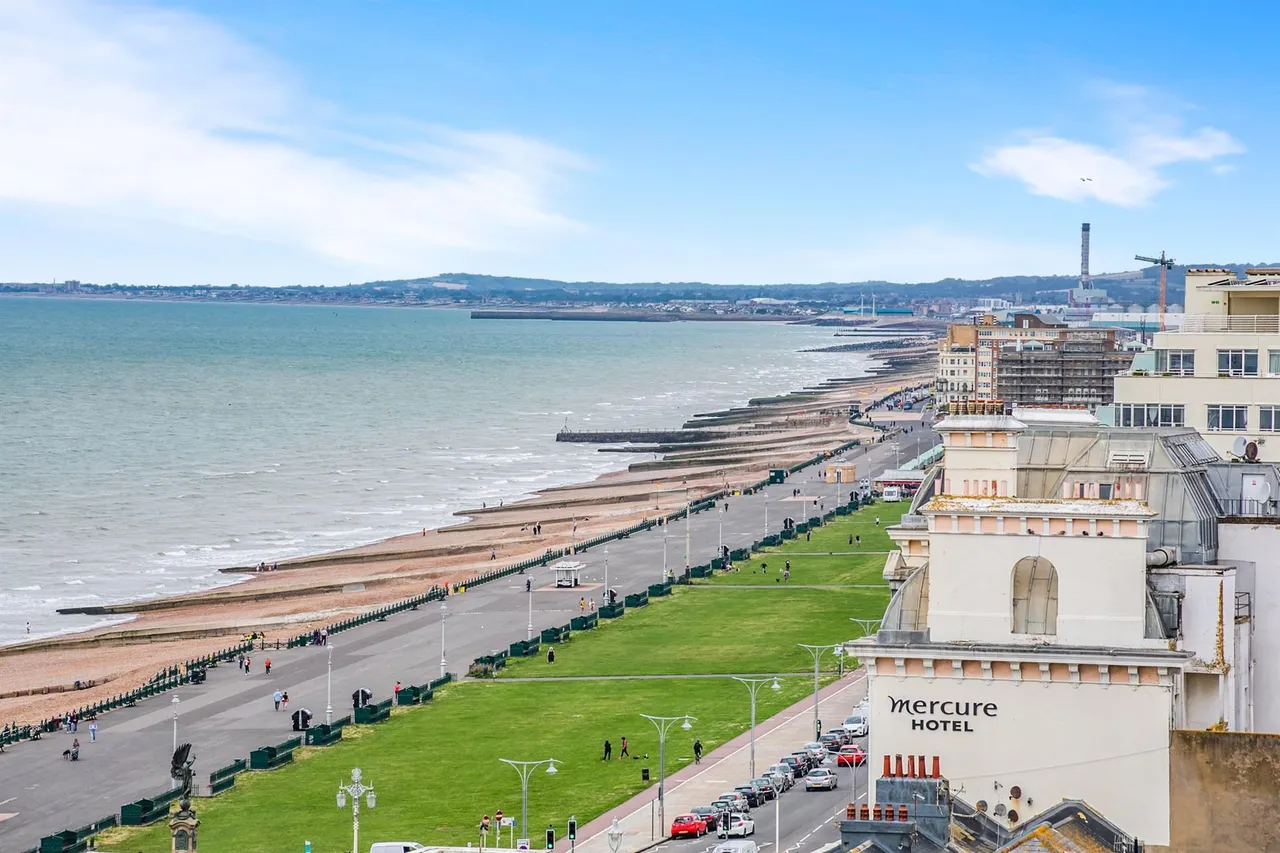 2 bed flat to rent — Kings Road, BRIGHTON