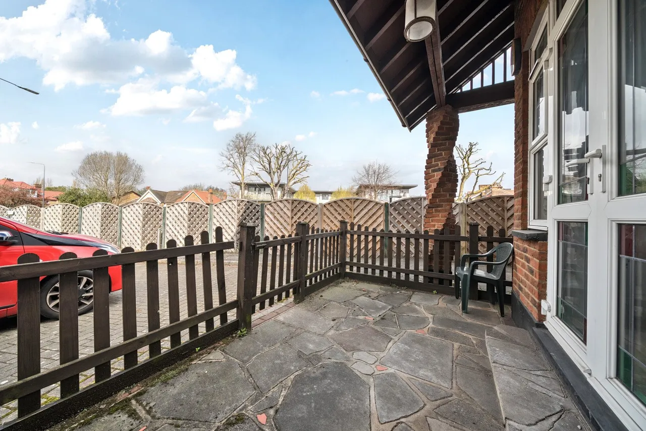 Court Road, SE9, photo 19