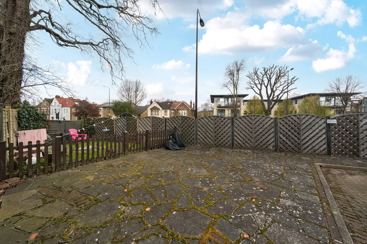 Court Road, SE9, photo 23