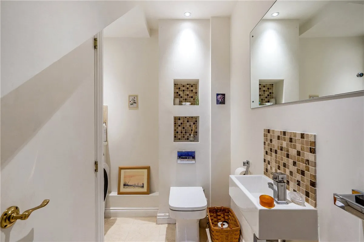 Wye House Gardens, Barn Street, SN8, photo 14