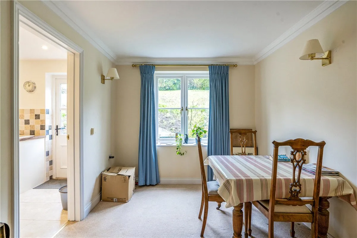 Wye House Gardens, Barn Street, SN8, photo 4