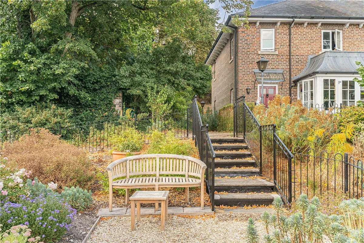 Wye House Gardens, Barn Street, SN8, photo 21