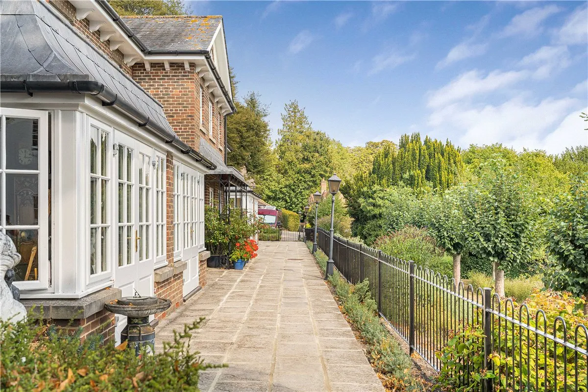 Wye House Gardens, Barn Street, SN8, photo 18