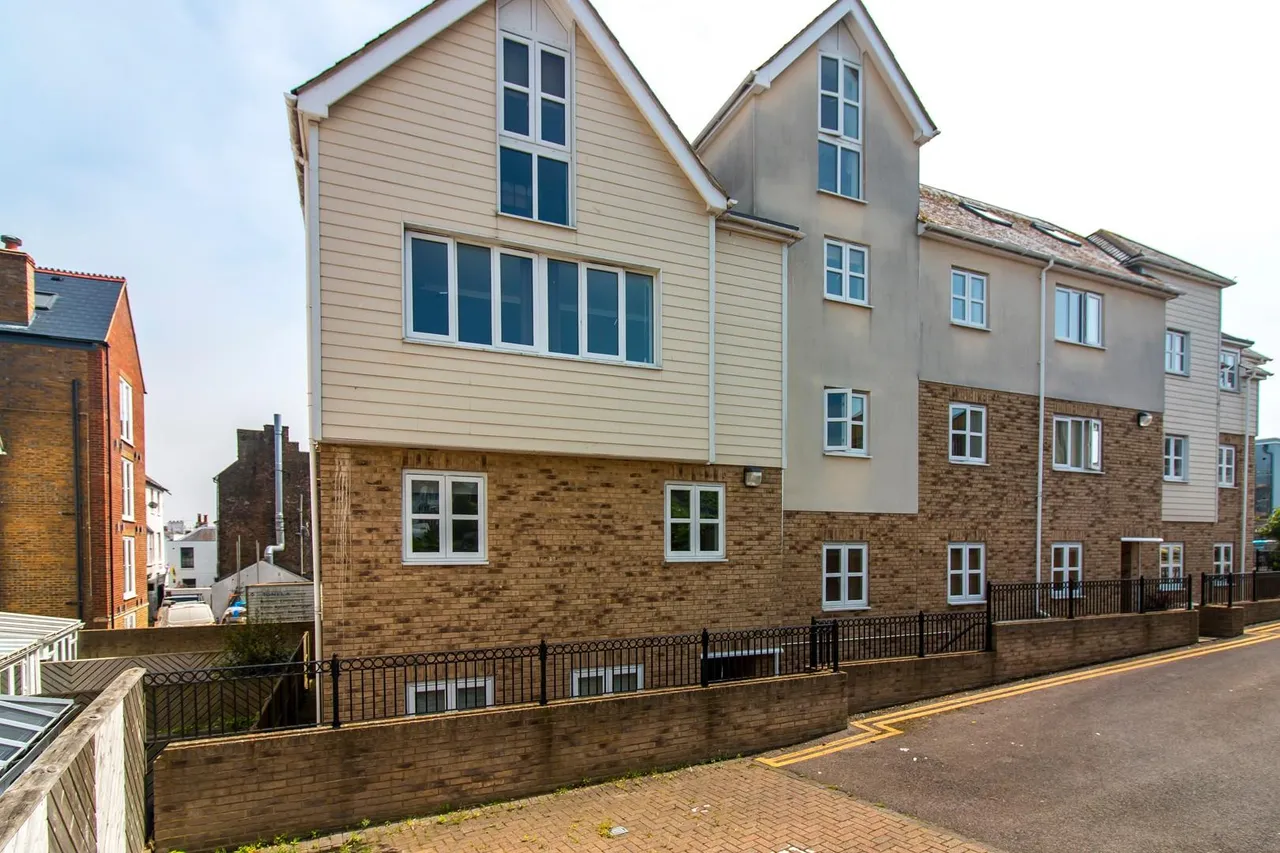 4 bed flat for sale, Nash Gardens, Broadstairs, CT10