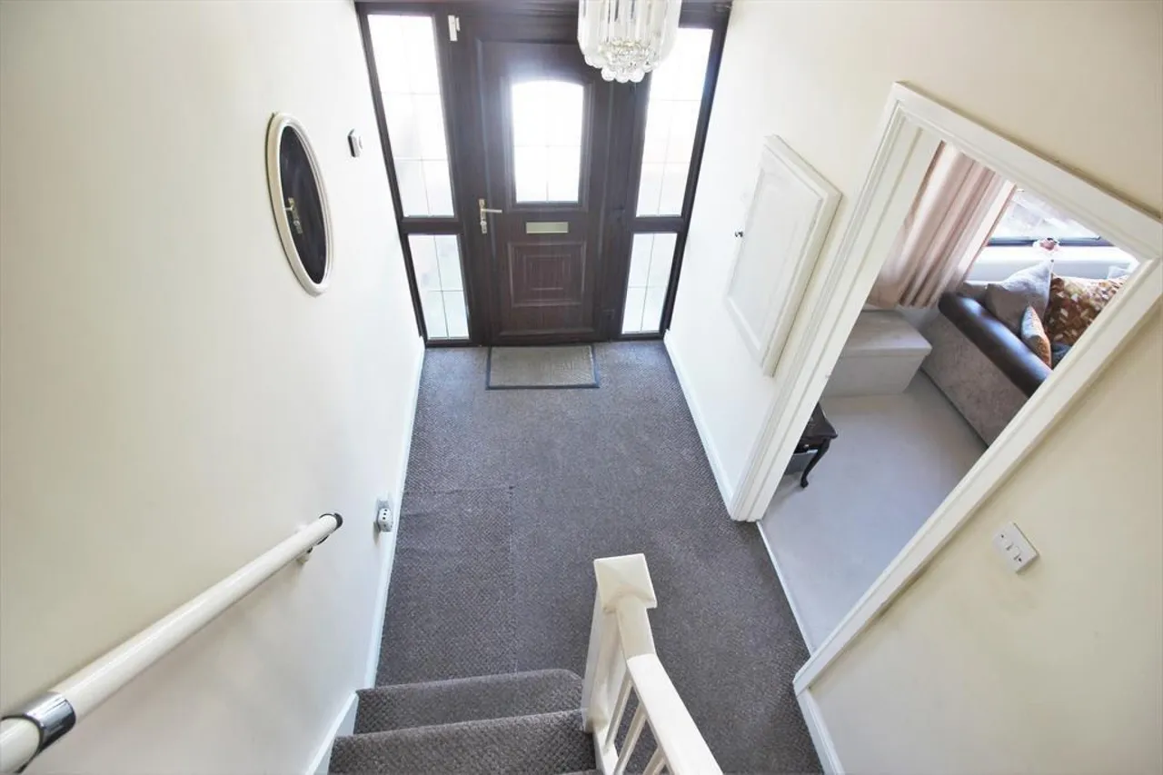 Ampleforth Road, Abbey Wood SE2 9BQ, photo 2