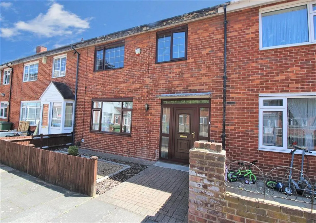 3 bed house for sale — Ampleforth Road, Abbey Wood SE2 9BQ