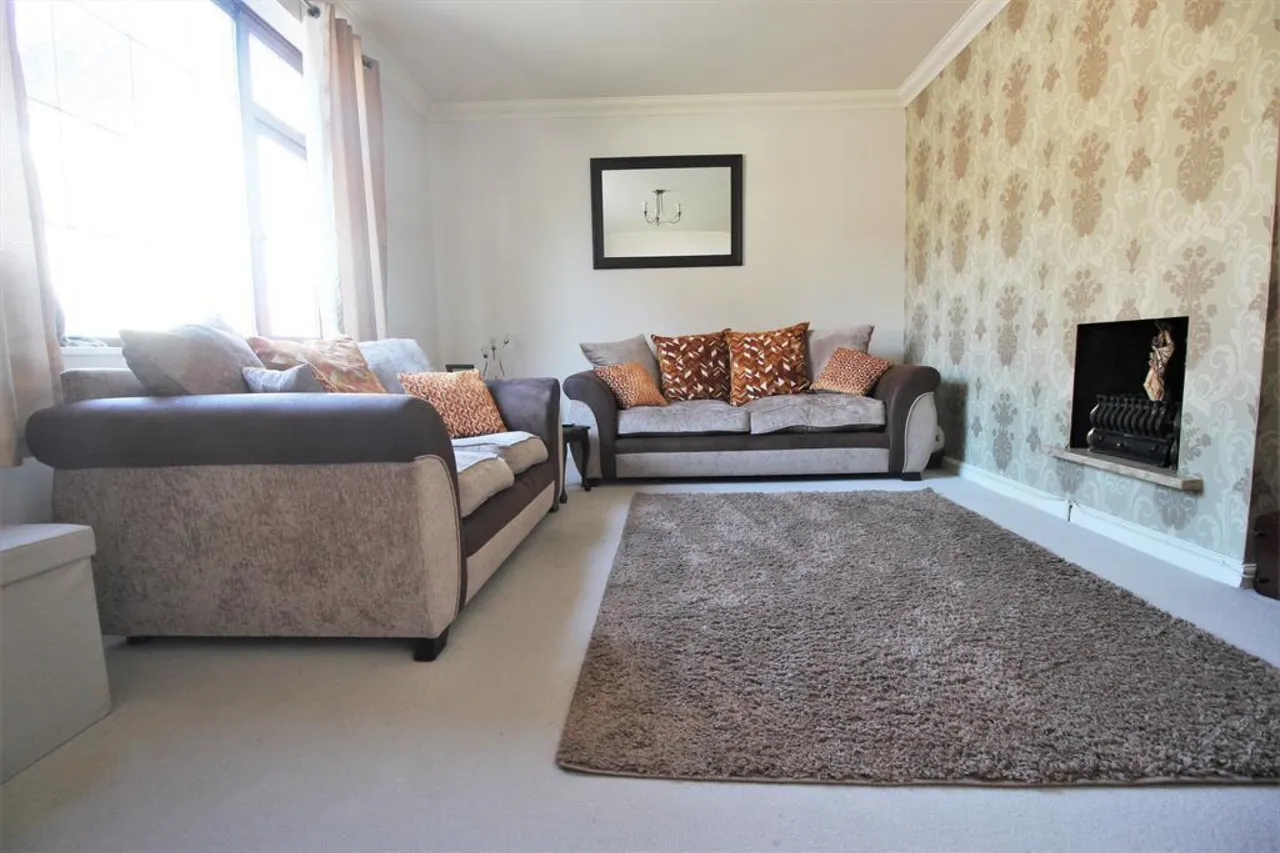 Ampleforth Road, Abbey Wood SE2 9BQ, photo 3