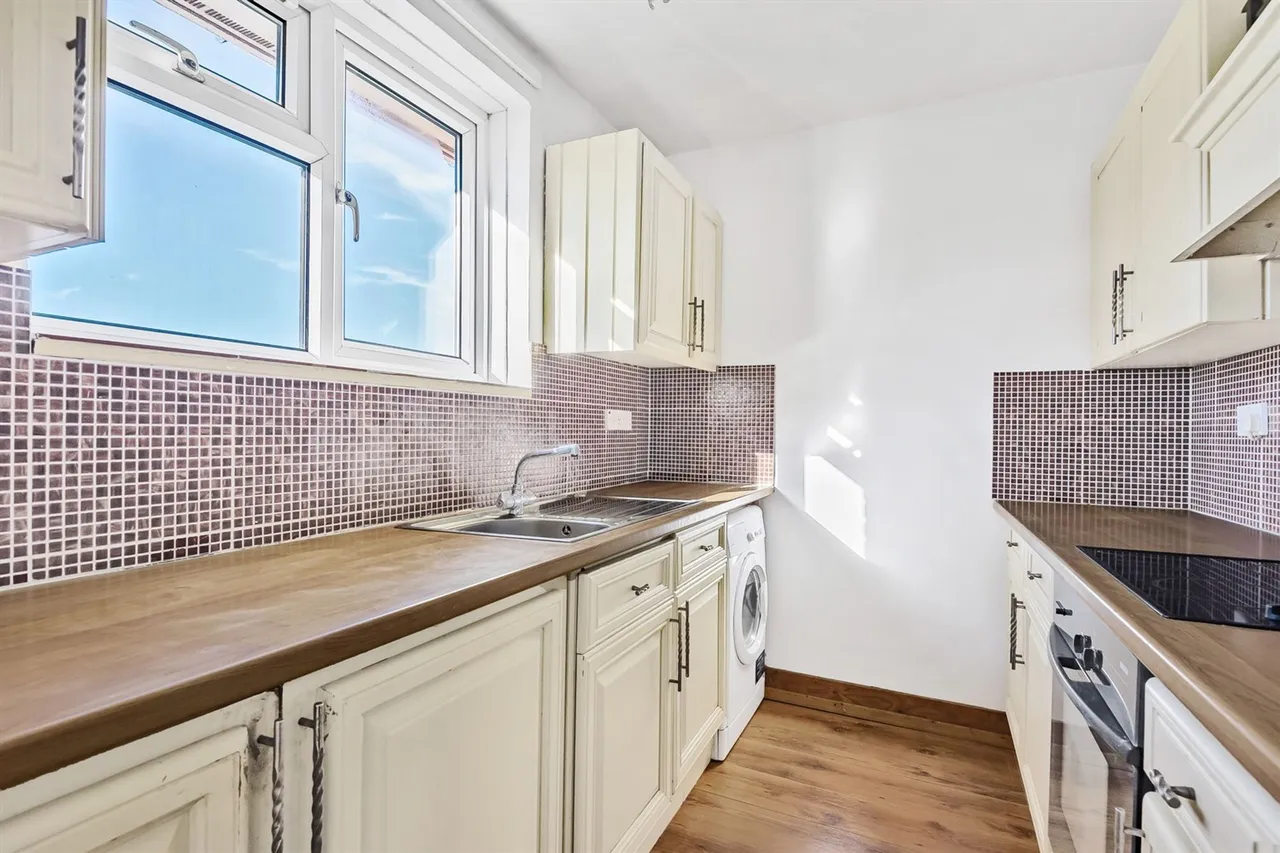 New Road, Midhurst, GU29, photo 3