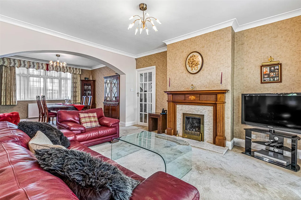 Pine Tree Avenue, Leicester, LE5, photo 2