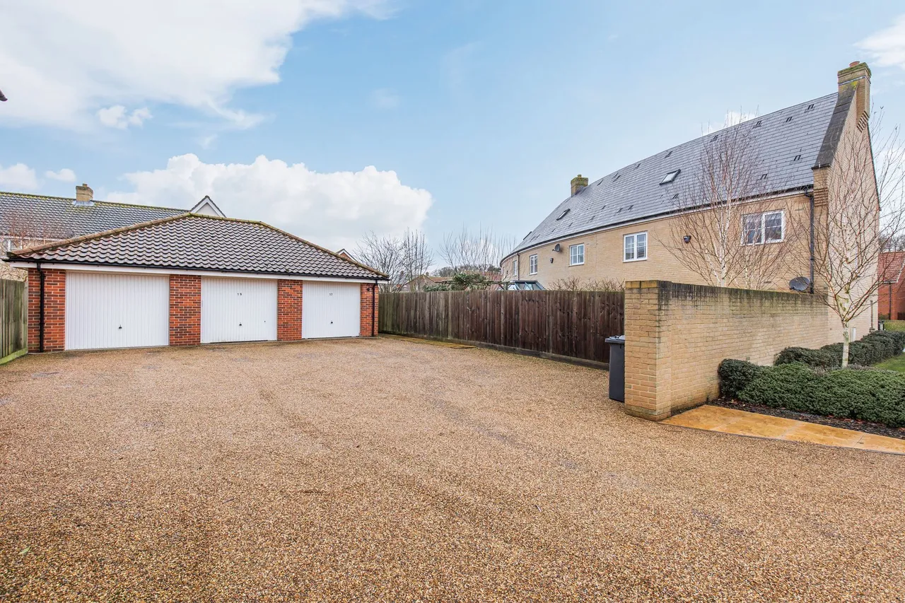 Three-Storey Home in Holt, photo 14