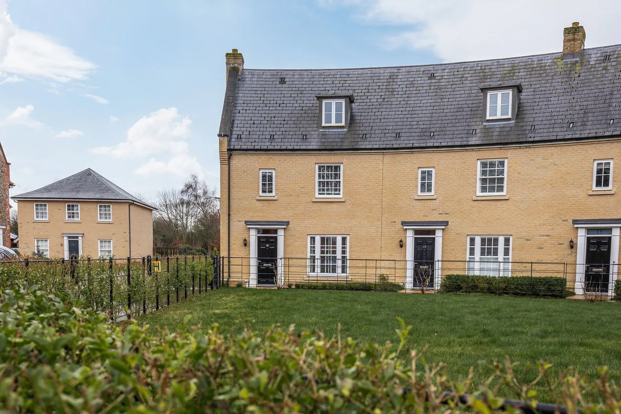 3 bed property for sale, Three-Storey Home in Holt